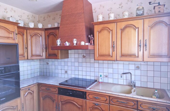 Maison familiale avec 3 000 m² de terrain, dépendance et sous-sol complet — photo 4