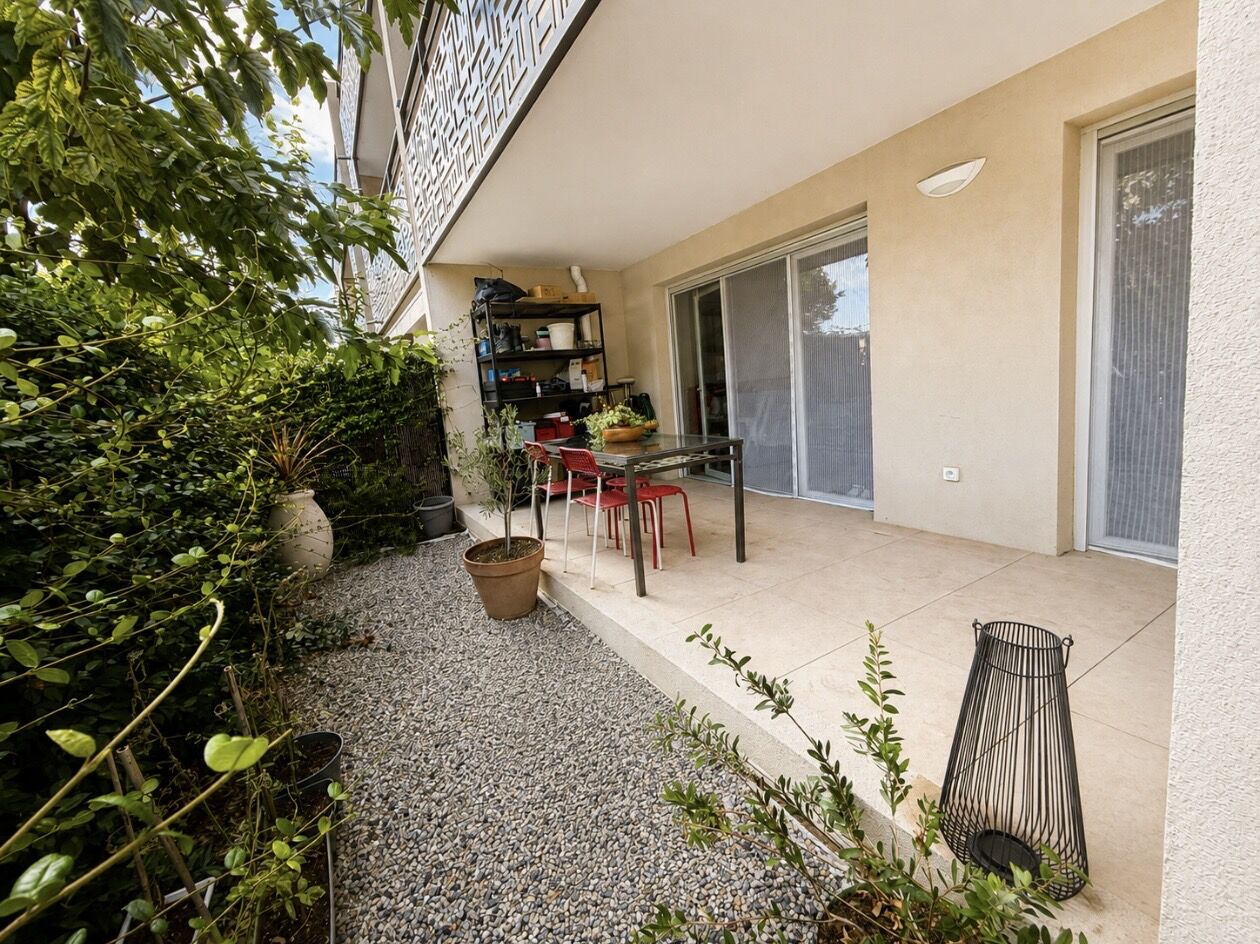 PIERREFEU DU VAR RARE A LA VENTE Appart T2 avec extérieur et 2 parkings