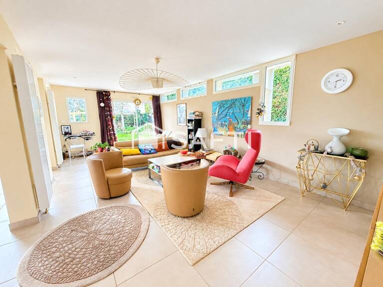 SPLENDIDE DEMEURE DE 364 M2 SUR TERRAIN DE 902 M2 A REGUINY — photo 1