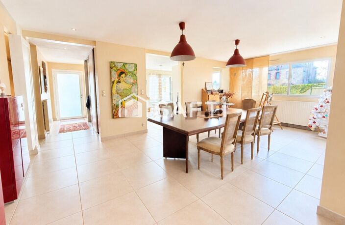 SPLENDIDE DEMEURE DE 364 M2 SUR TERRAIN DE 902 M2 A REGUINY — photo 2