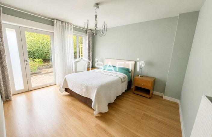 SPLENDIDE DEMEURE DE 364 M2 SUR TERRAIN DE 902 M2 A REGUINY — photo 5