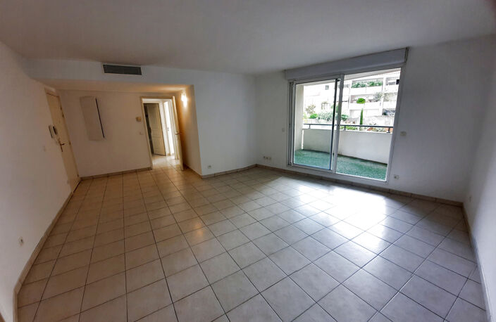 T3 PARADIS- COMMANDANT ROLLAND 13008 MARSEILLE — photo 2