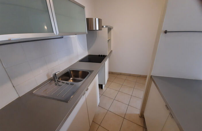 T3 PARADIS- COMMANDANT ROLLAND 13008 MARSEILLE — photo 3