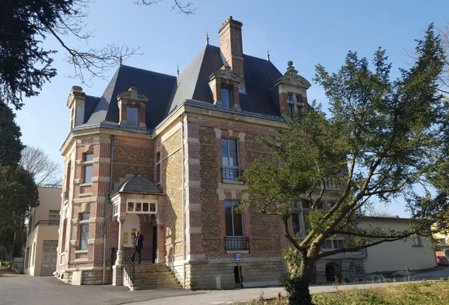 PÔLE MÉDICAL RÉNOVÉ & LOUÉ — photo 1