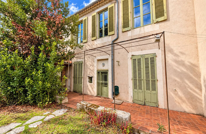 NIMES ARENES Maison de ville 7 pièces de 182 m2 avec jardin — photo 2