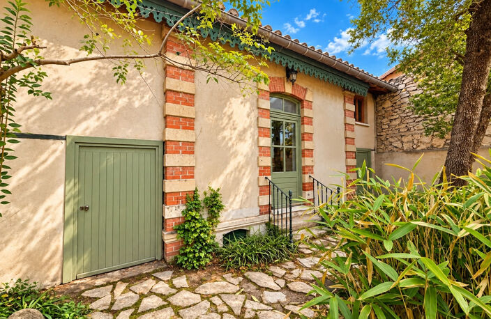 NIMES ARENES Maison de ville 7 pièces de 182 m2 avec jardin — photo 4