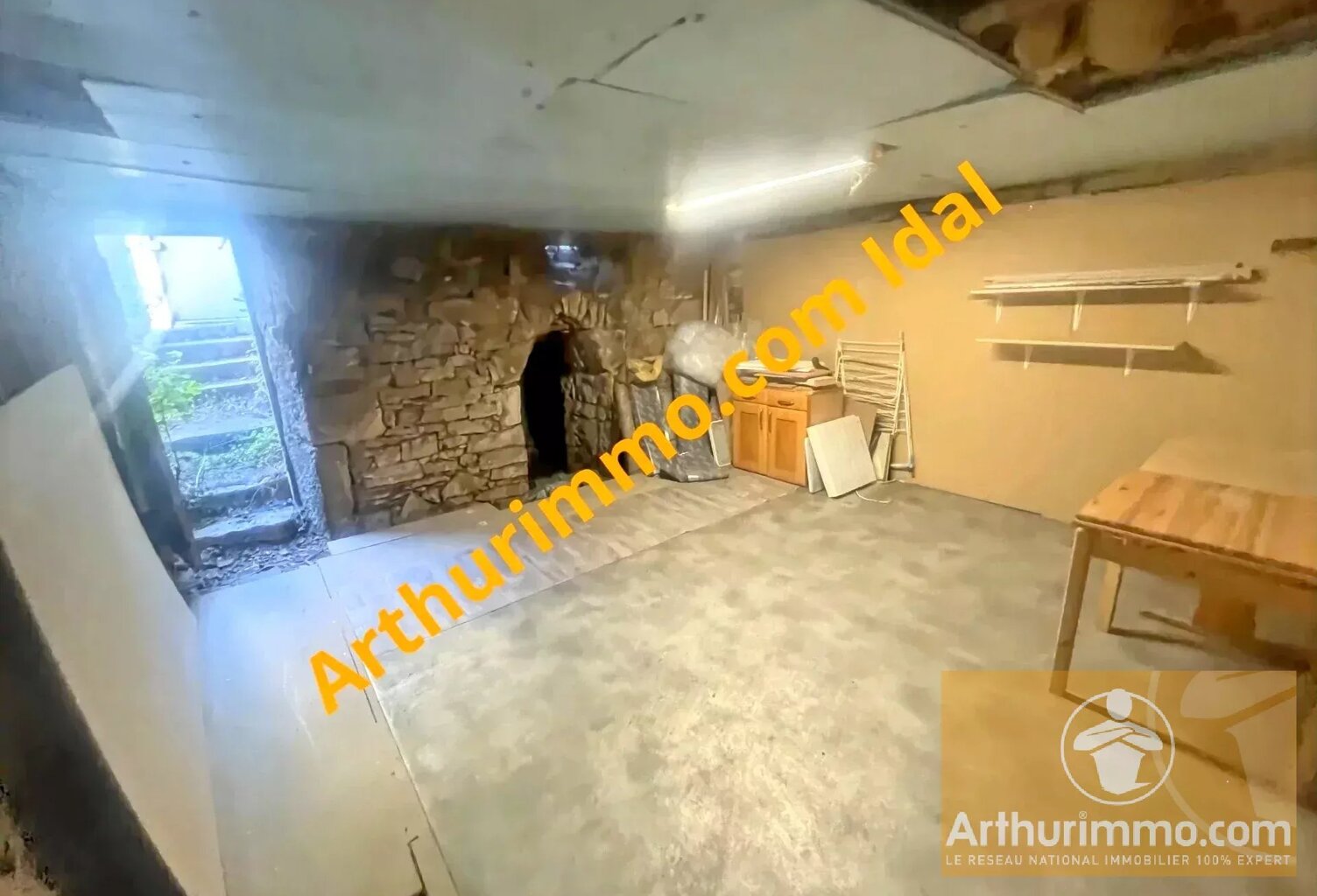 Cave saine et propre, idéale pour le stockage — photo 1