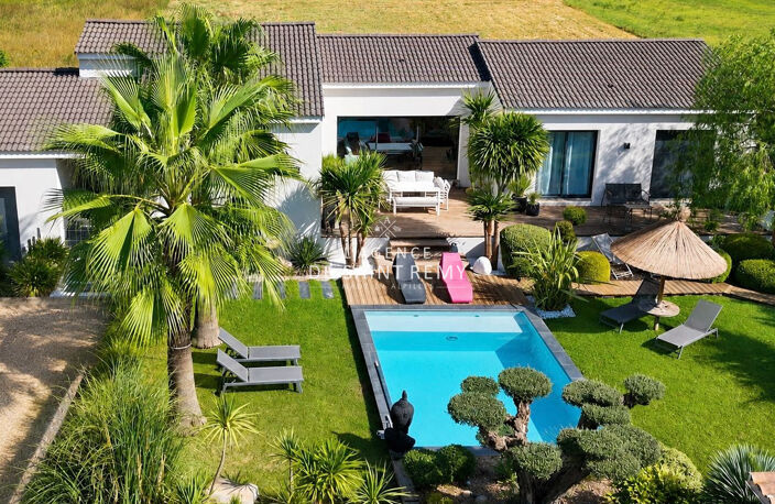 Maison de plain-pied avec piscine, jardin paysager et belles p — photo 2