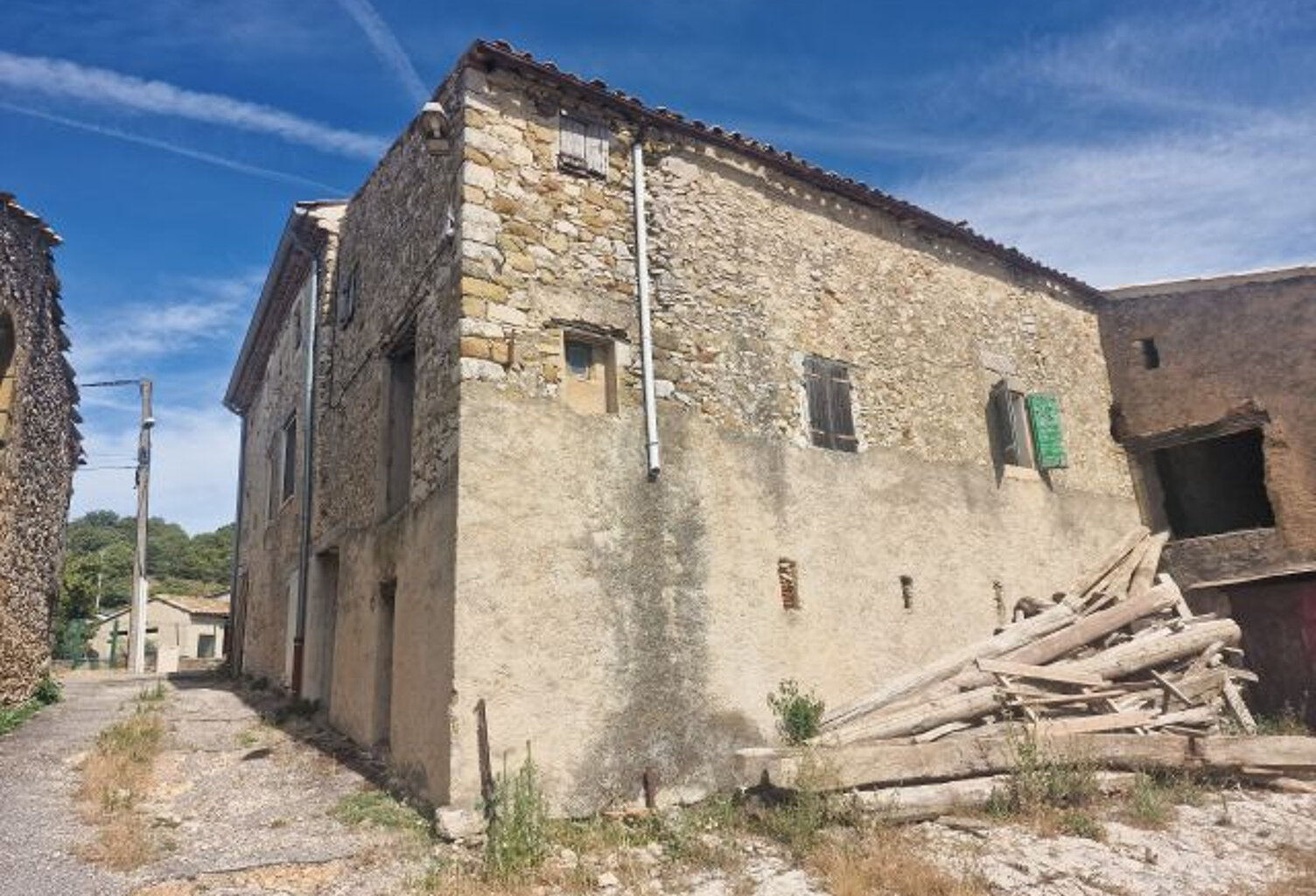 MAISON AVEC REMISE A VENDRE SUR SIMIANE LA ROTONDE — photo 1