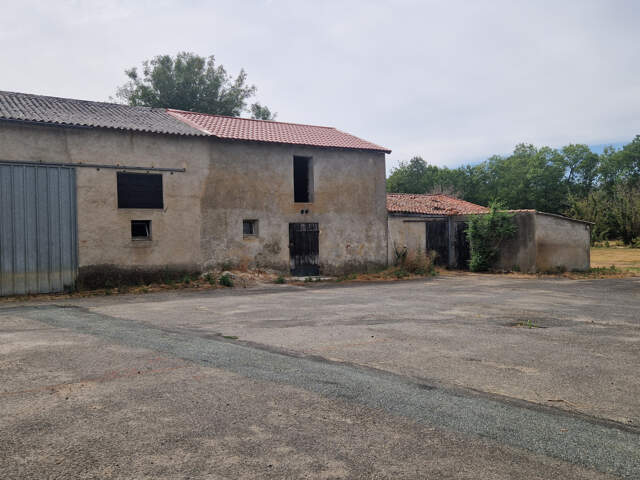A RENOVER à 2 km du Centre-Ville du LOROUX-BOTTEREAU — photo du bien