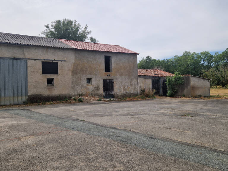 A RENOVER à 2 km du Centre-Ville du LOROUX-BOTTEREAU — photo 1