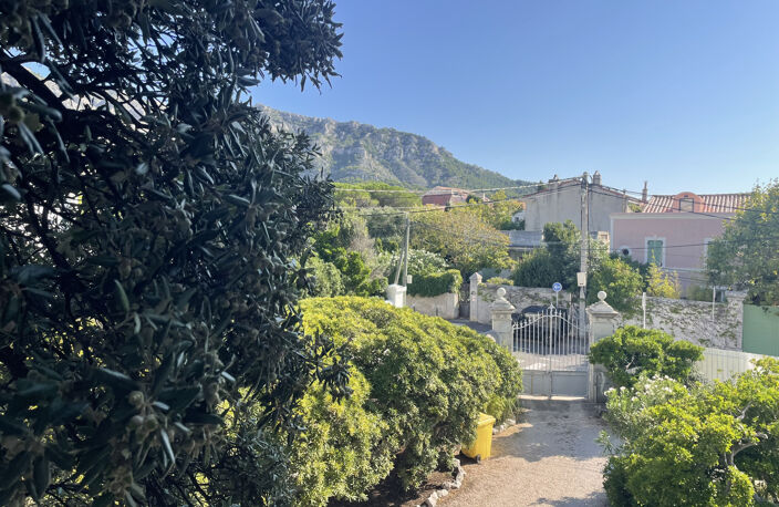 T2 Bain des Dames Marseille 13008 — photo 3