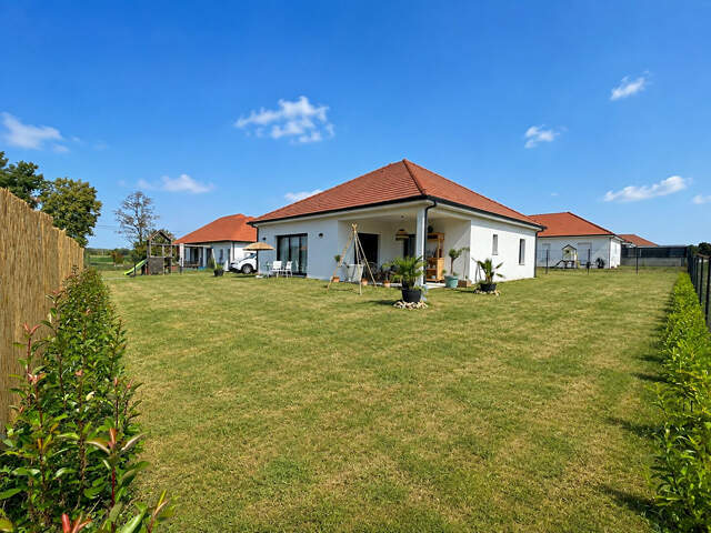 Maison 4 pièces environnement calme — photo du bien