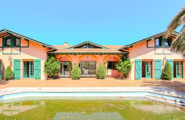 ARCANGUES - VUE MONTAGNES TRES BELLE MAISON DE PLAIN PIED  A RAFRAICHIR PISCINE - TERRASSE ? JARDIN ? GARAGES — photo 2