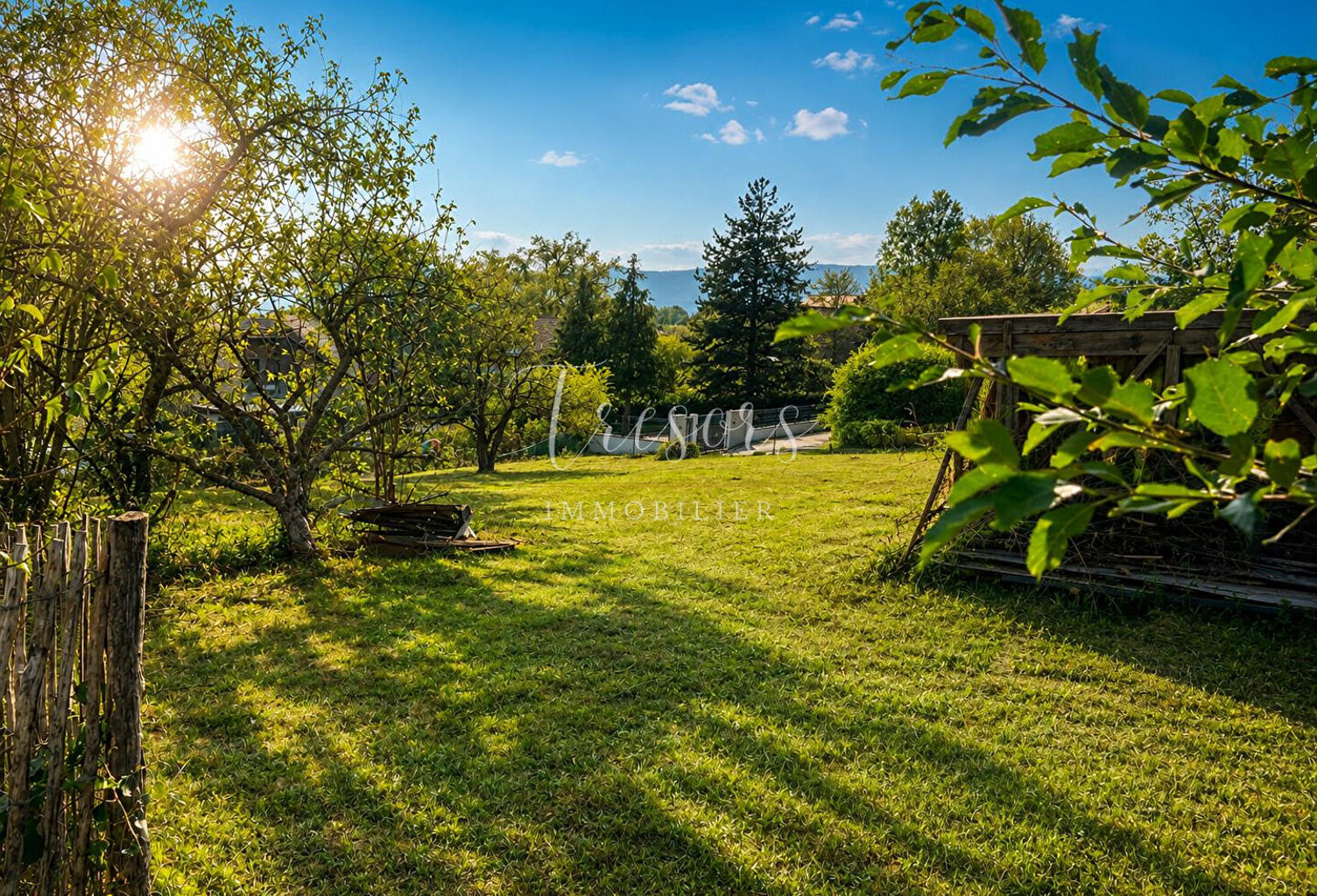 Terrain de 1309 m2 constructible sur la commune de Vers — photo 1
