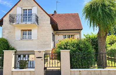 AUBIGNY-SUR-NÈRE  Maison familiale 135 m²  4 chambres Véranda  Sous-sol complet — photo du bien