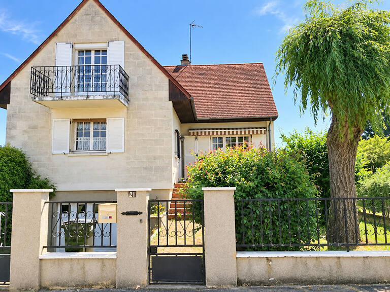 AUBIGNY-SUR-NÈRE  Maison familiale 135 m²  4 chambres Véranda  Sous-sol complet — photo 1