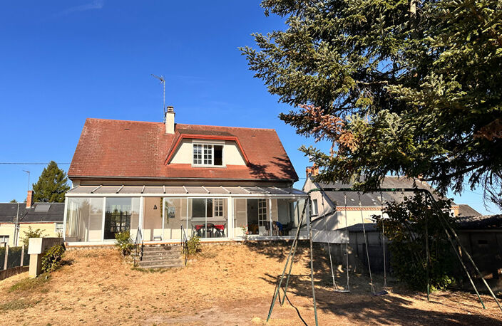 AUBIGNY-SUR-NÈRE  Maison familiale 135 m²  4 chambres Véranda  Sous-sol complet — photo 3