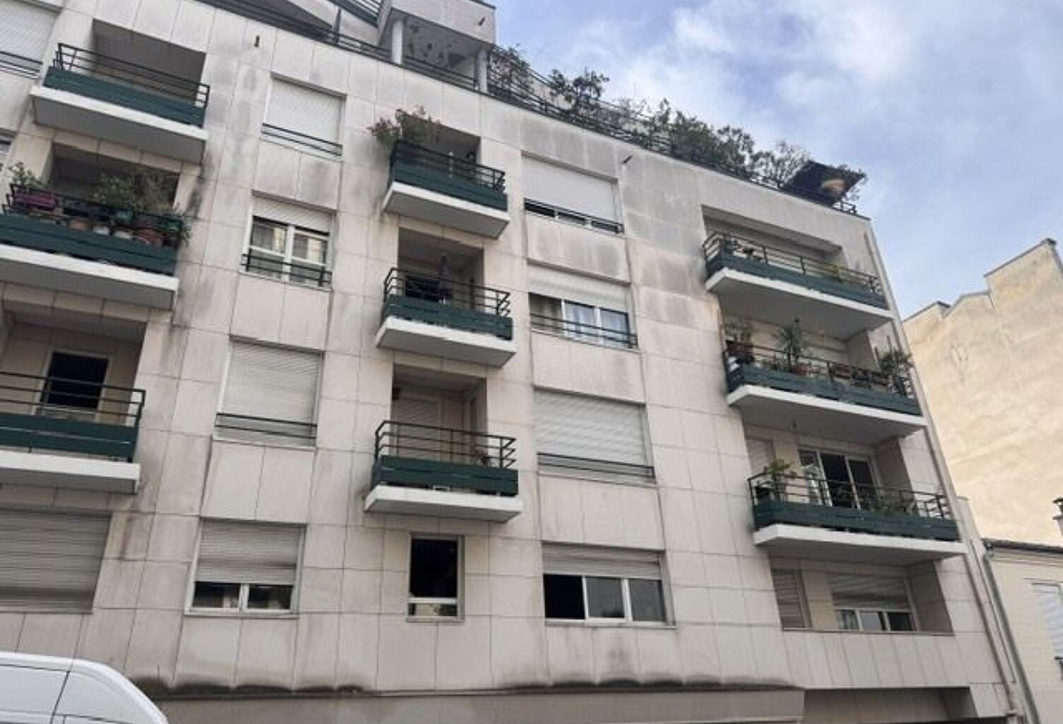 Studio avec balcon, cave et parking. — photo 1