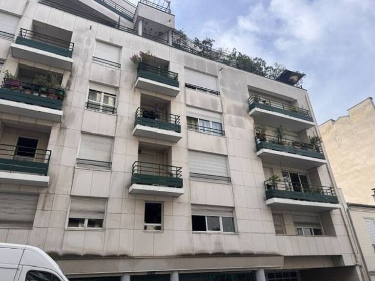 Studio avec balcon, cave et parking. — photo 1