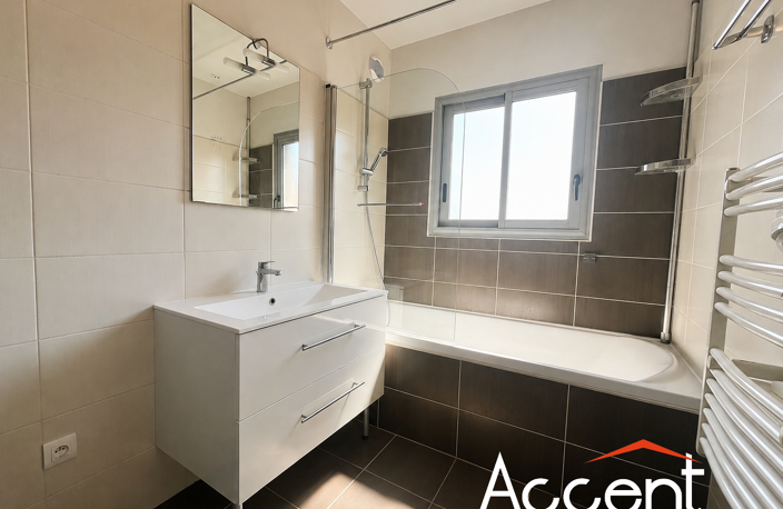 .......OFFRE ACCEPTEE..... RODEZ appartement T3/4 dernier étage avec ascenseur et garage privatif — photo 4