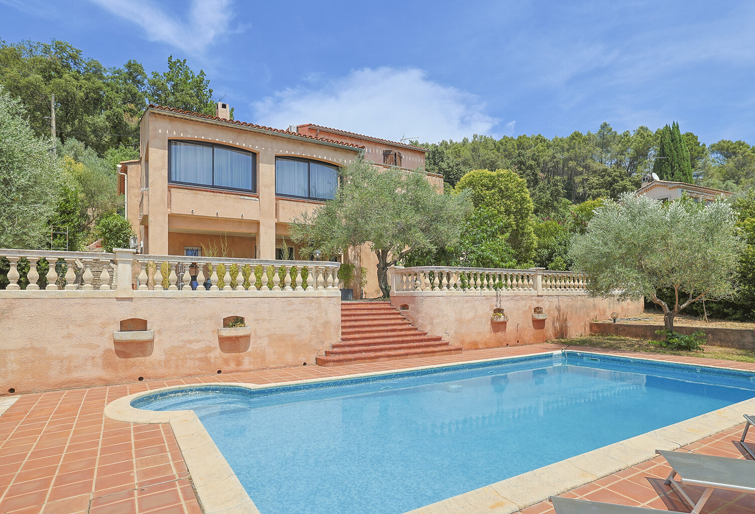 Villa T8 190m2 hab + Dépendance + Piscine + Vue dominante — photo 1