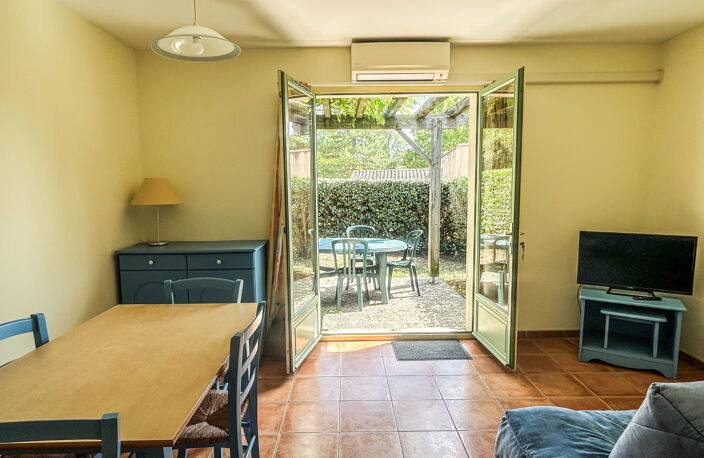 Maisonnette adaptée PMR dans résidence avec piscine. — photo 2