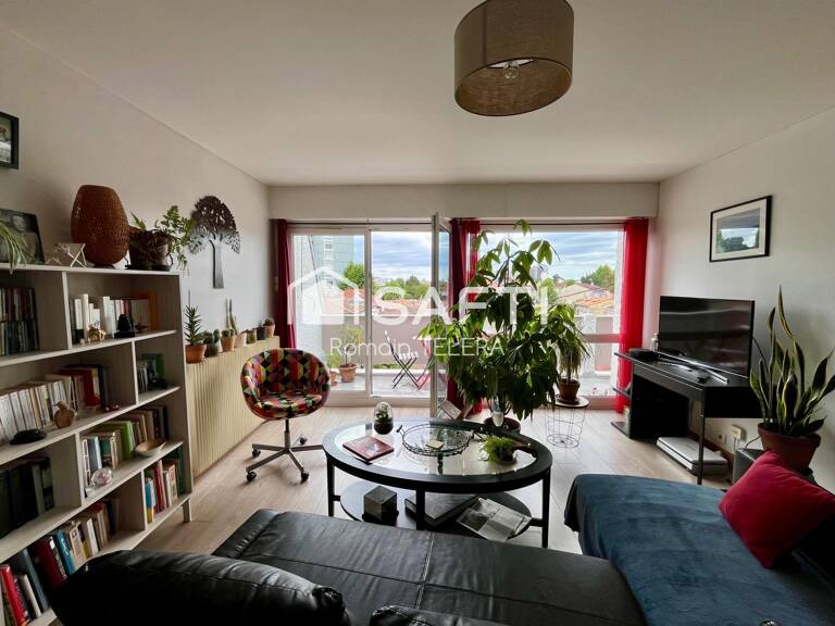 Nansouty proche Bègles : T2 de 54 m² avec vue dégagée au 3e étage et grand balcon de 11 m² — photo 1