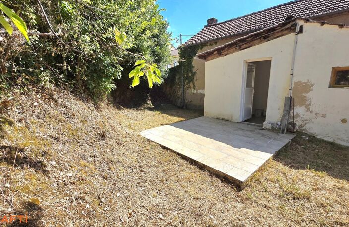 Ensemble immobilier composé de deux maisons de plain-pied à finir et jardin. — photo 3
