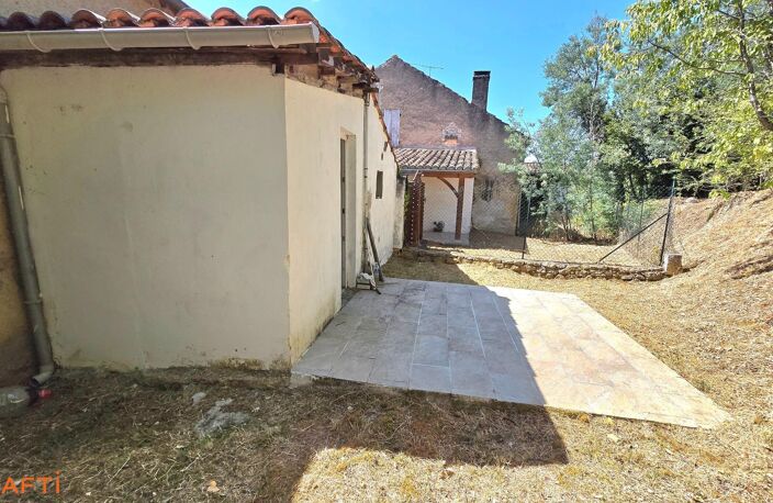 Ensemble immobilier composé de deux maisons de plain-pied à finir et jardin. — photo 4