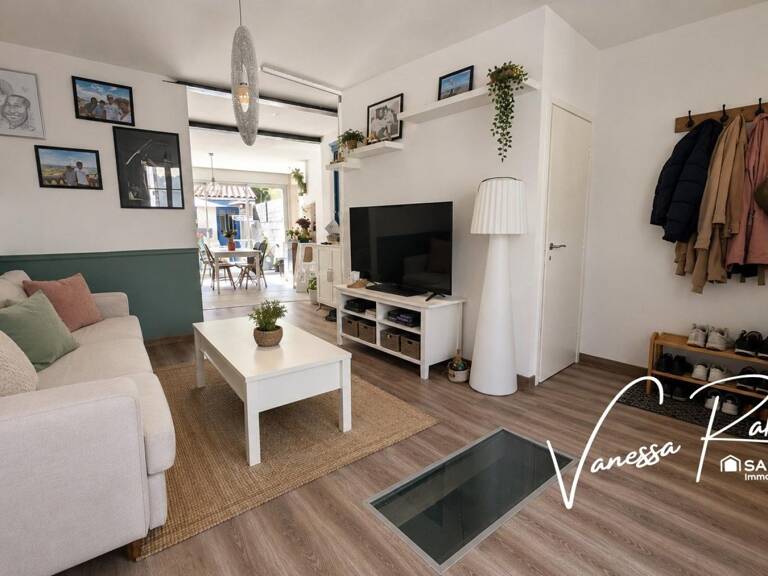 Maison en pierre rénovée à Saint-Vivien, avec jardin, terrasse, 3 chambres et bureau, proche commodités. — photo 1