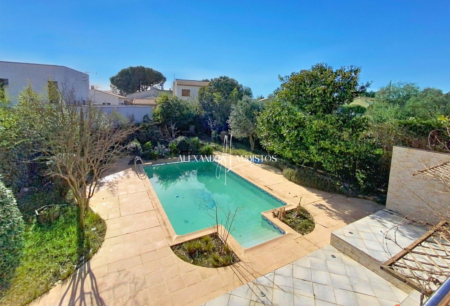 Villa d'architecte - 6 pièces - 209m² — photo 1