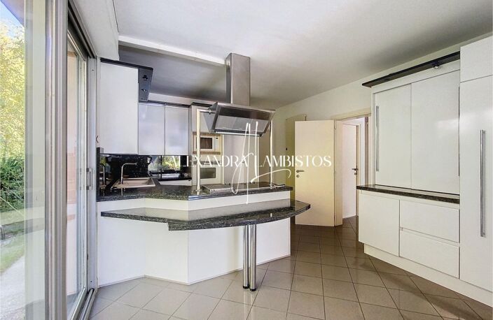 Villa d'architecte - 6 pièces - 209m² — photo 4