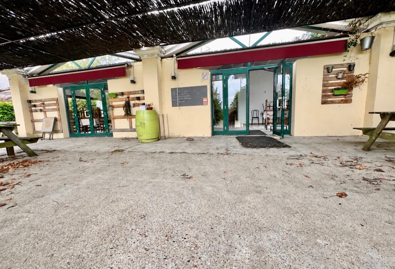 Ancien restaurant avec chambre froide — photo 1