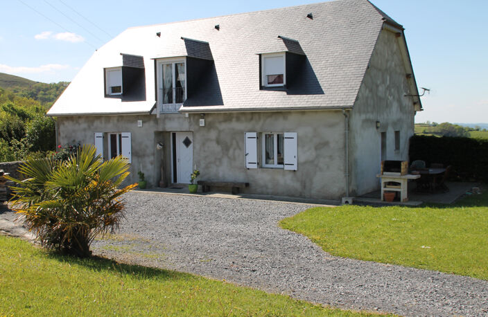 A 10 mn de Lourdes très belle maison de 130m2 avec 1500m2 de — photo 2