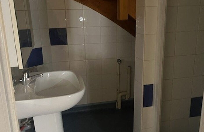 Proche centre 2 pièces de 33m2 avec balcon au 2ème  étage av — photo 2