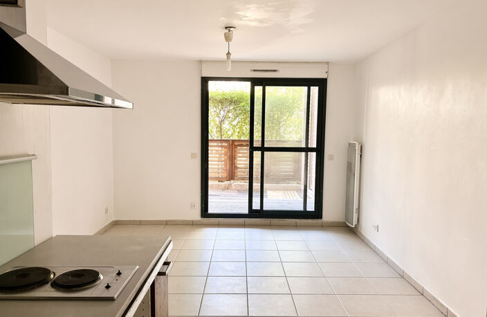 T2 Terrasse et Parking VIEUX PORT SAINT VICTOR 13007 — photo 3