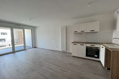 Appartement 3 pièces 885 €