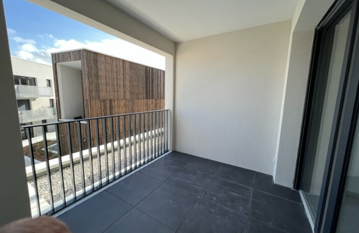 LA ROCHELLE APPT NEUF AVEC TERRASSE ET PARKING — photo 3