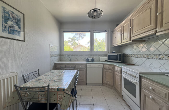 ROYAN - QUARTIER DU PARC - APPARTEMENT T3 avec JARDIN et GARAGE - 200 M PLAGE — photo 4