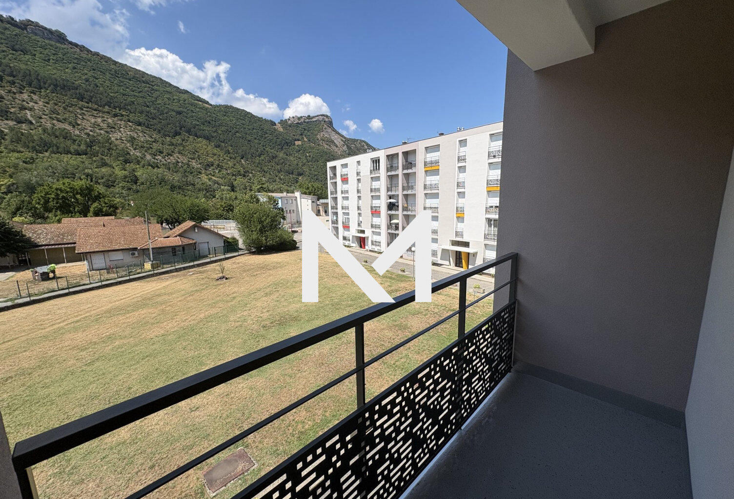 VIF - T4 AVEC BALCON ET GARAGE — photo 1