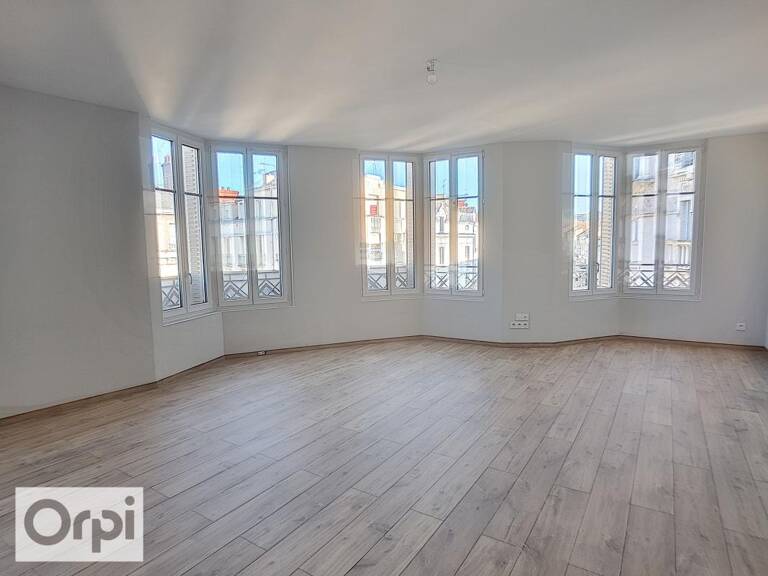 Appartement À Louer — photo 1