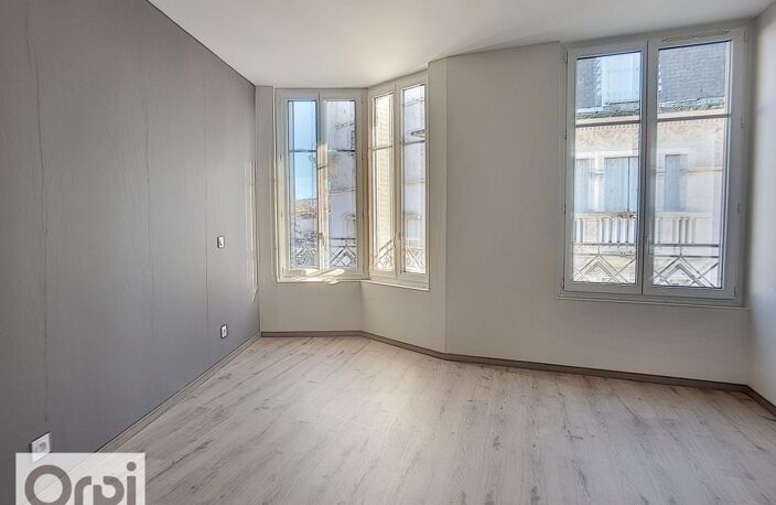 Appartement À Louer — photo 2