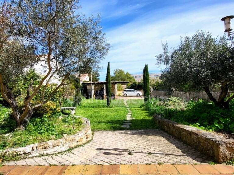 MARTIGUES (13) : à vendre Maison 4 chambres, 1 bureau, 2 appartements T3 et T4, garage sur terrain 859m² — photo 1