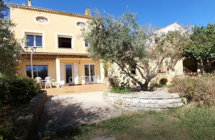 MARTIGUES (13) : à vendre Maison 4 chambres, 1 bureau, 2 appartements T3 et T4, garage sur terrain 859m² — photo 2