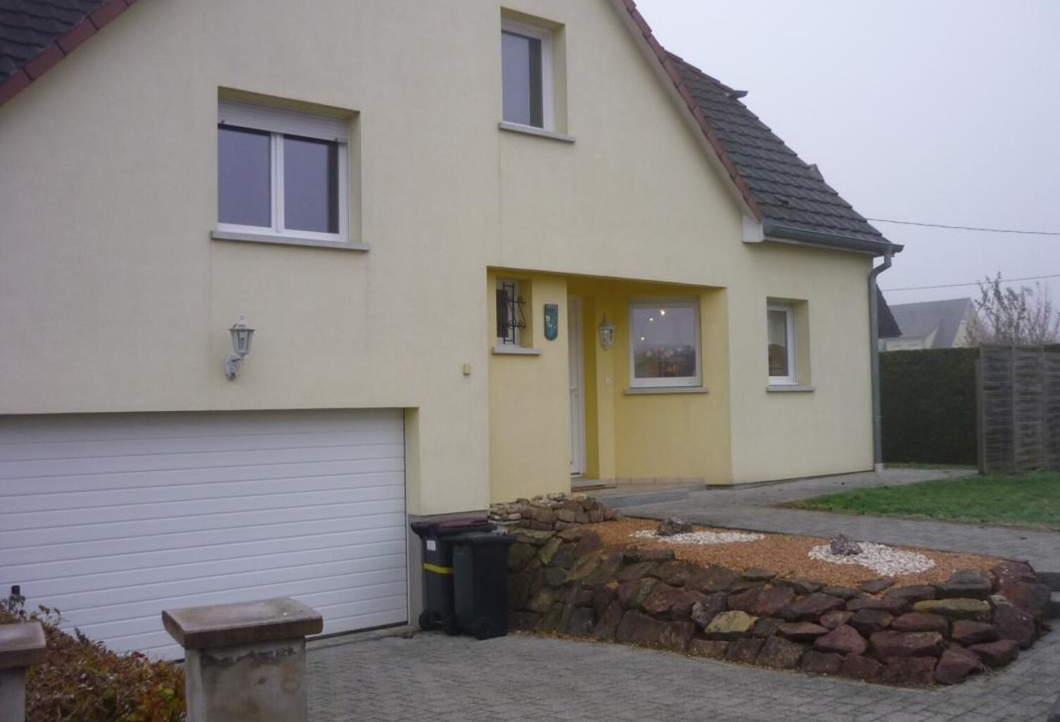 À LOUER – Belle maison contemporaine 6 pièces de 143 m² avec garage double et jardin — photo 1