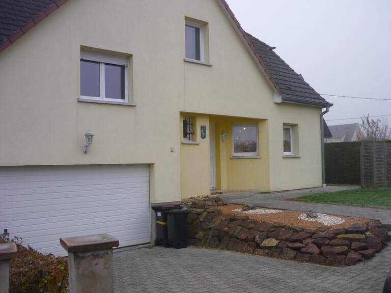 À LOUER – Belle maison contemporaine 6 pièces de 143 m² avec garage double et jardin — photo 1