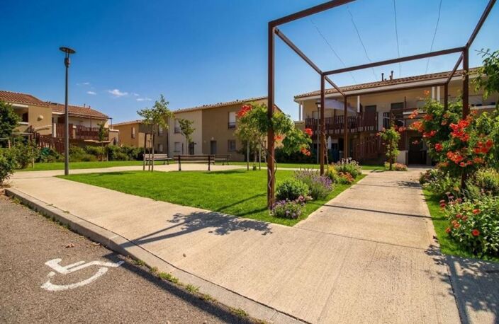 ROBION (84440) – Rare à la vente : Maison de plain-pied avec jardin, terrasse et 2 parkings au cœur du Luberon - 235.000 € — photo 4