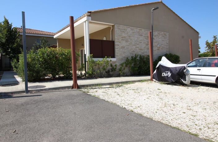 ROBION (84440) – Rare à la vente : Maison de plain-pied avec jardin, terrasse et 2 parkings au cœur du Luberon - 235.000 € — photo 5