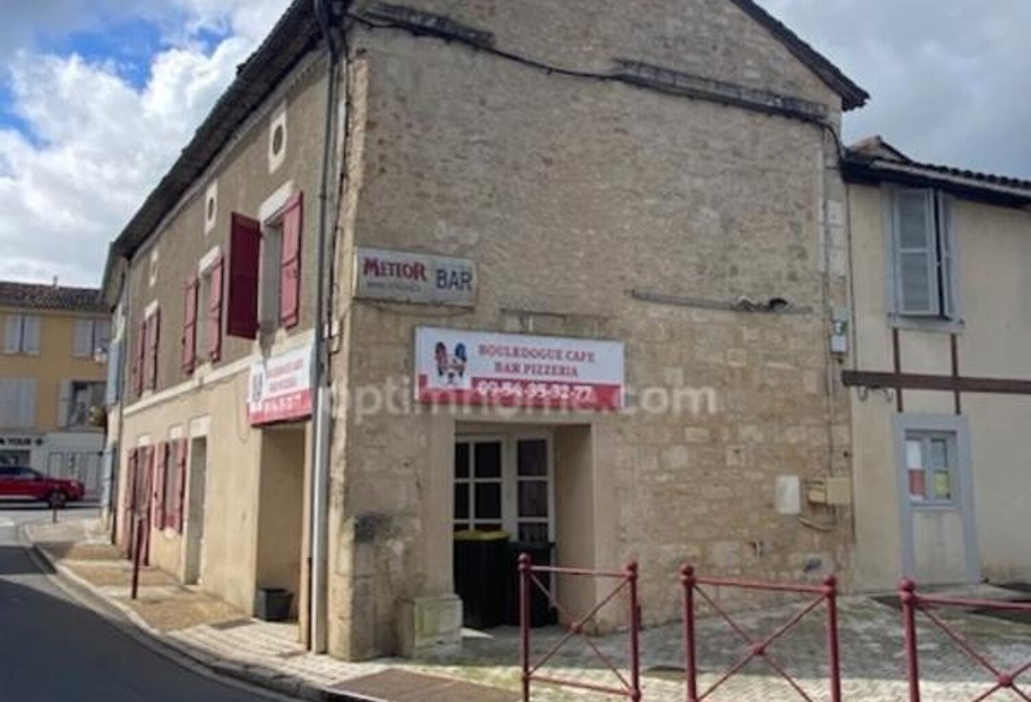 Au cœur du village de Marthon, Bâtiment en pierres, ancien commerce, bar pizza,  avec logement au dessus — photo 1